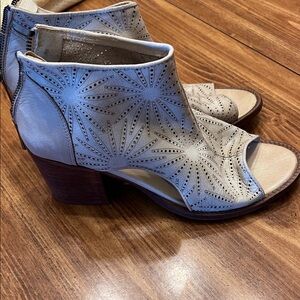 Veracruz ivory leather sandal bootie. New without biz. Size 38 DONATION PENDING